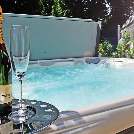 Βίλα Sun & Moon *